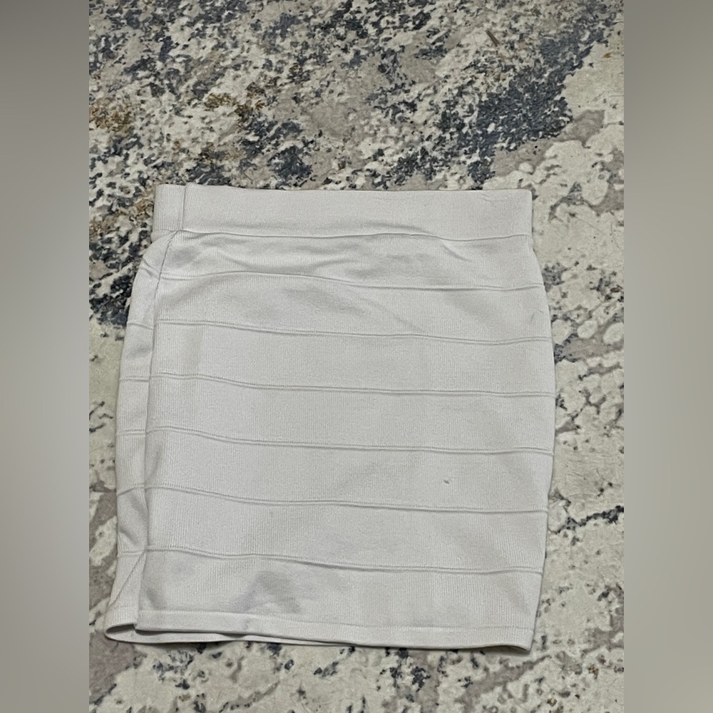 White Mini Skirt‎ - Picture 2 of 4